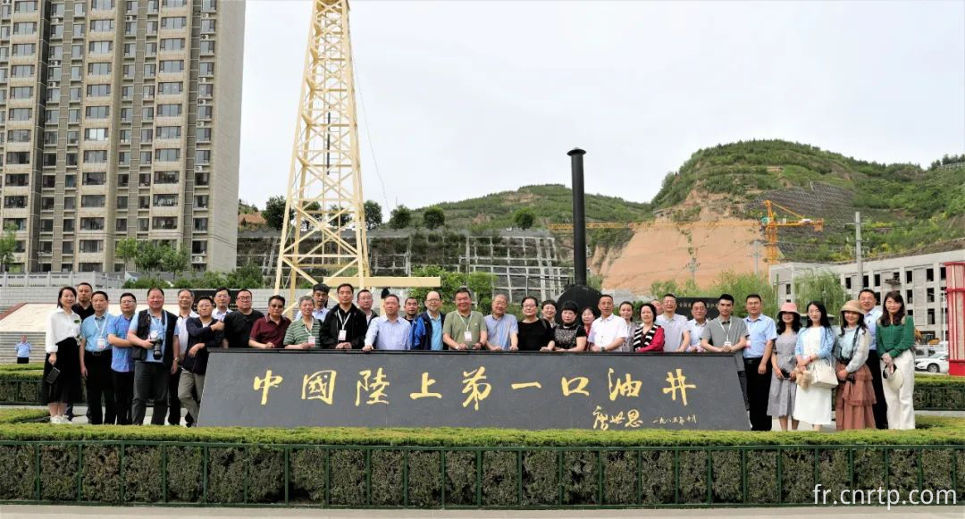 Group photo in front of Yanichi well