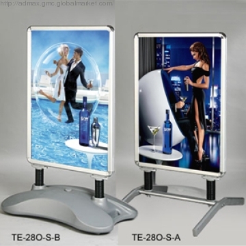Stand Banner outdoor con Base acqua