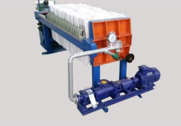 Chamber electric mechanical compacting filter press