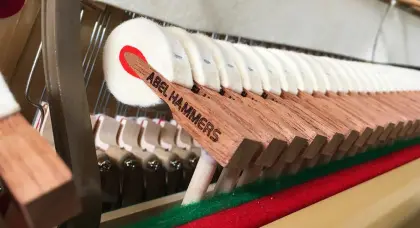 upright piano vs grand piano