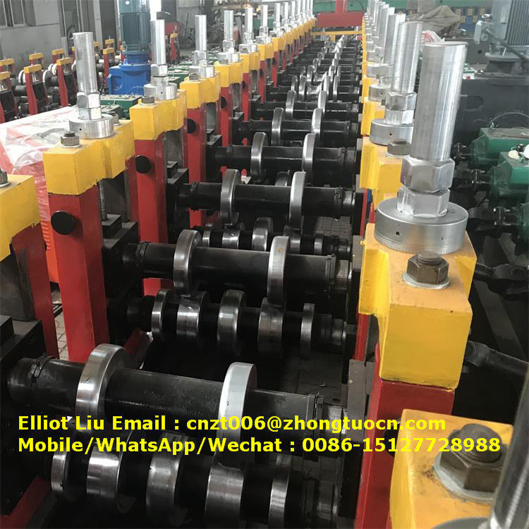 Expressway traffic crash barrier forming machine