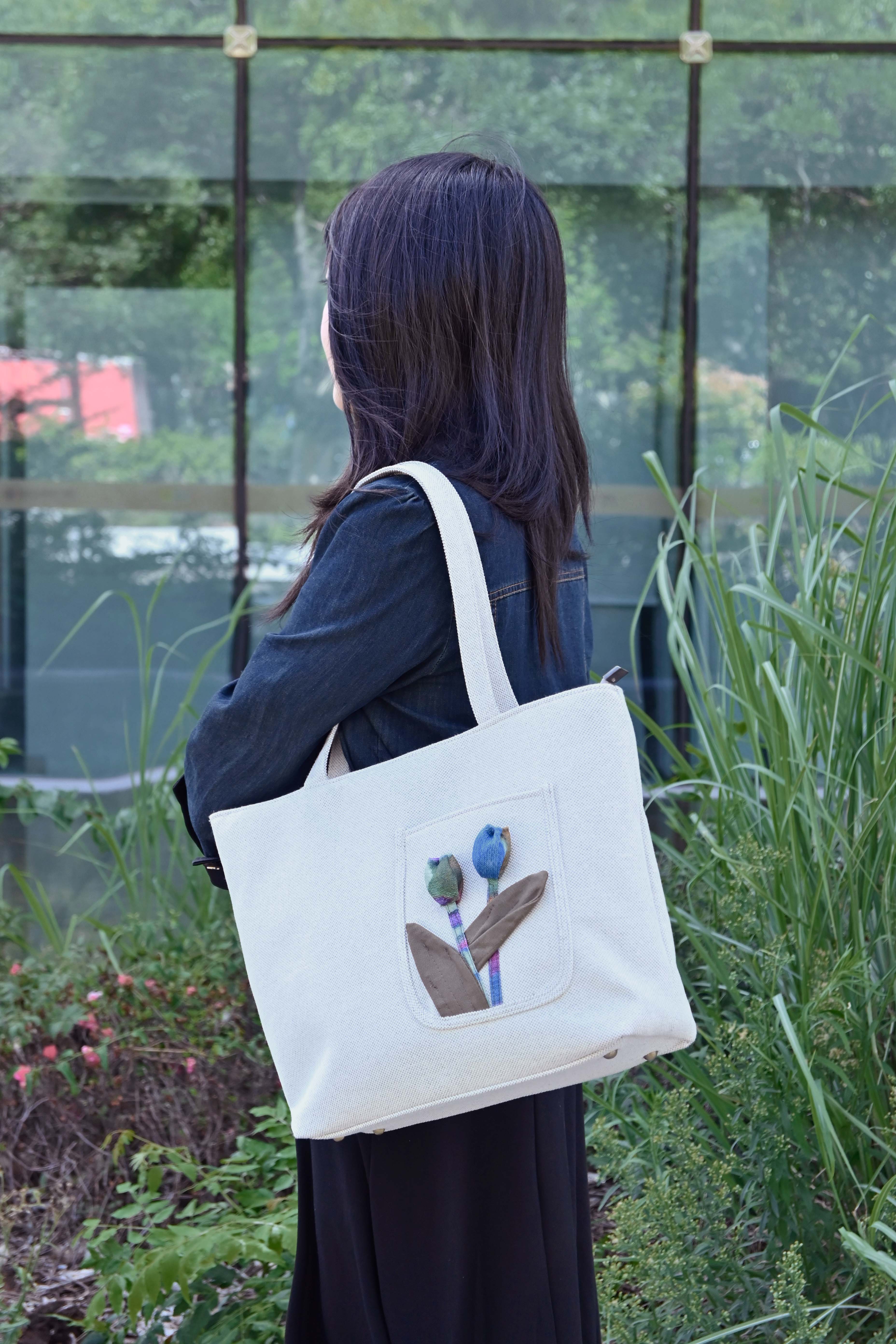 Sling shoulder bag