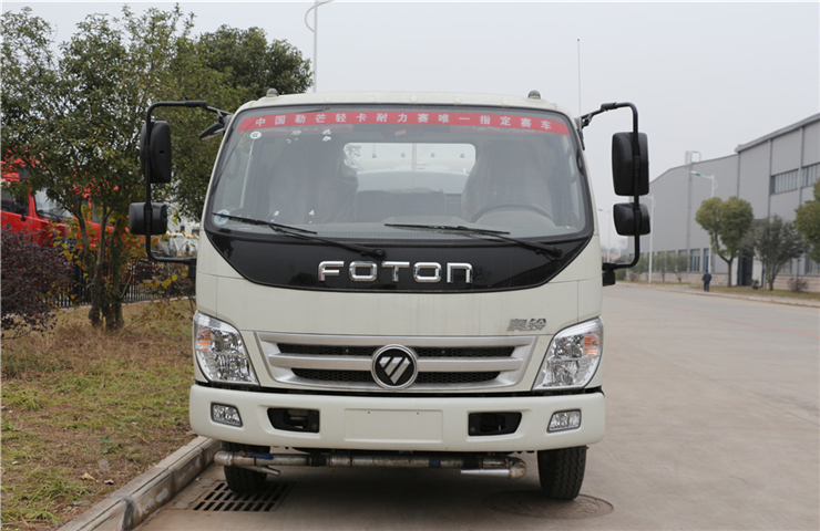 العلامة التجارية الجديدة FOTON Aulin 6000litres رش مياه الطريق