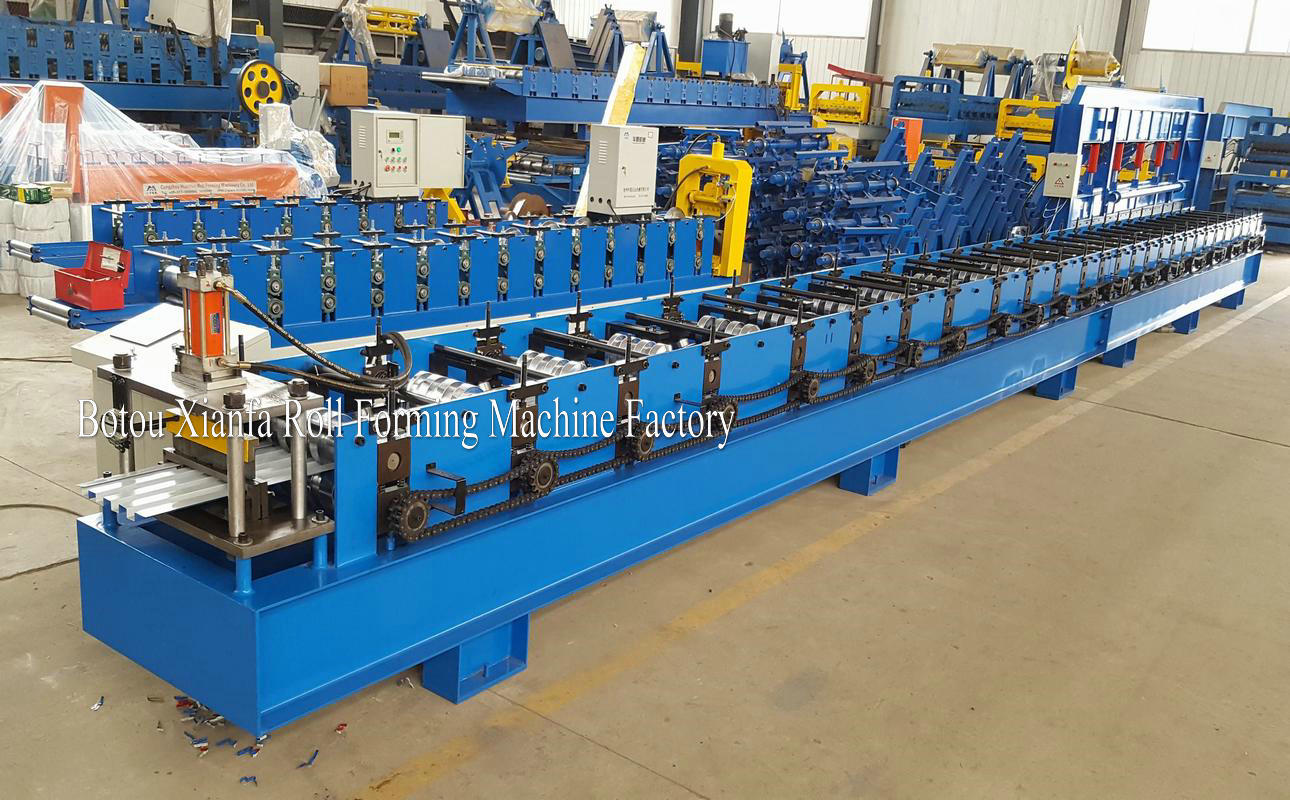 Roof sheet roll forming machine