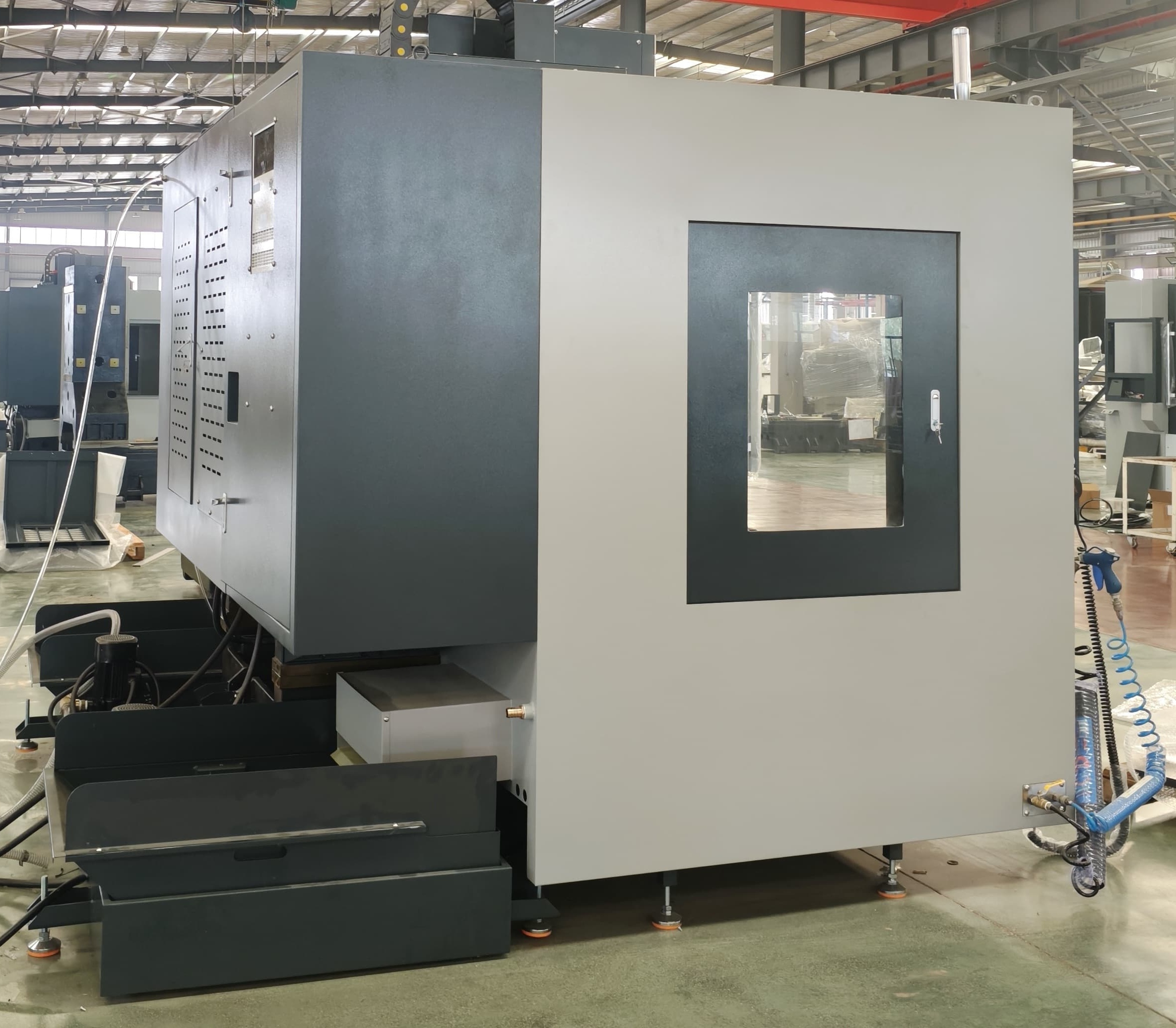 Efficient Vertical Machining Center