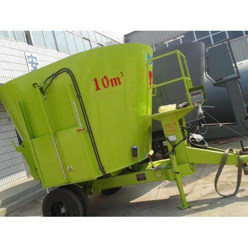 Vertical cow feeding mixer