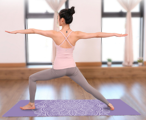 Matras Yoga Karet Alam yang dibuat khusus dengan logo