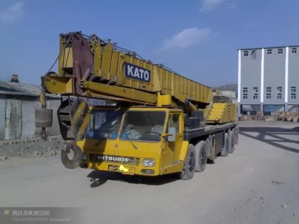 used Kato NK500E crane