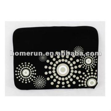 Neoprene laptop bag with zipper.