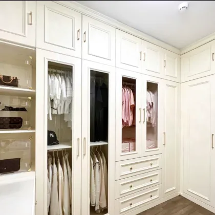 Customizable Wooden Walk-In Closet with Glass Door for Bedroom and Master Wardrobe