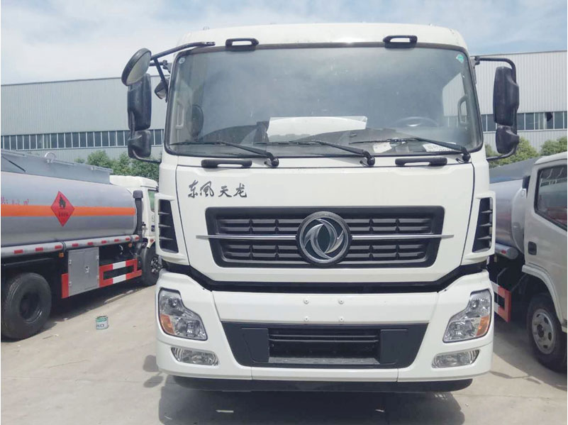Dongfeng 8x4 25000liters water sprinkling tank truck