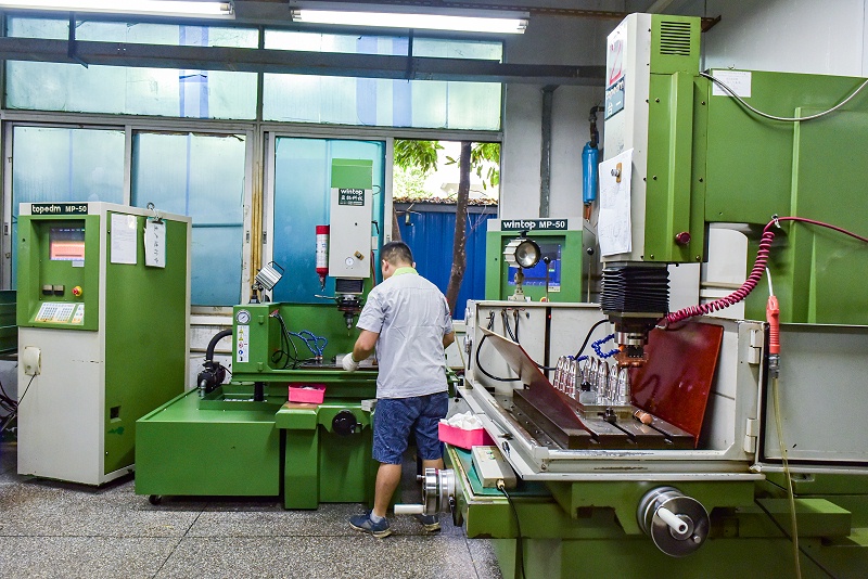 6ef0a27997904ec2a5ea67c2e4d751ff_2