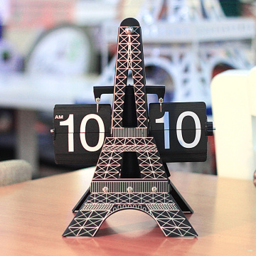 Reloj de diseño de torre Eiffel con tarjetas automáticas