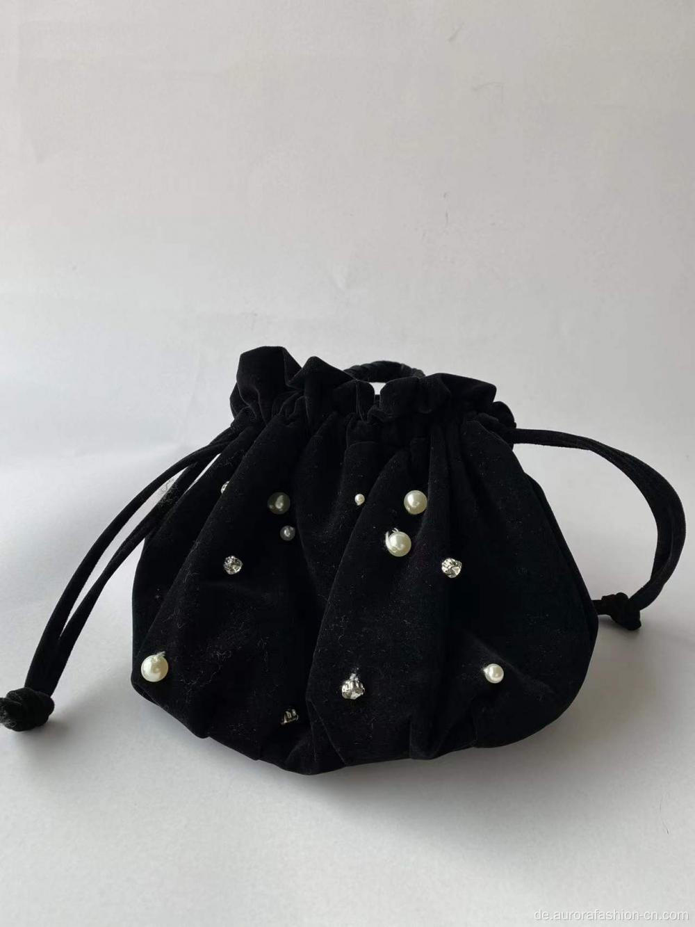 Schwarze Handtasche in Eimerform