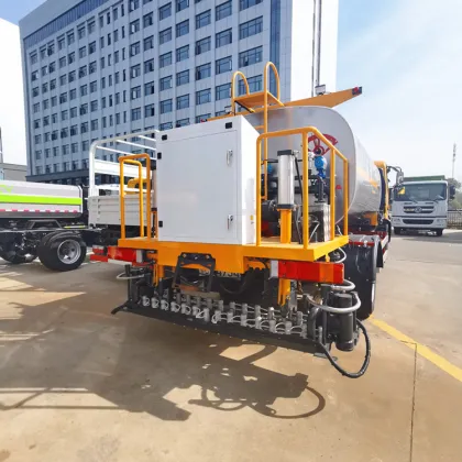 DONGFENG Huashen asphalt sprinkling truck