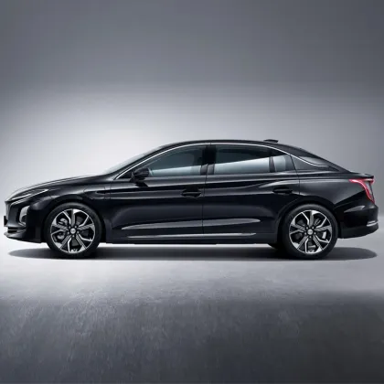 Pure electric car Hongqi EQM5
