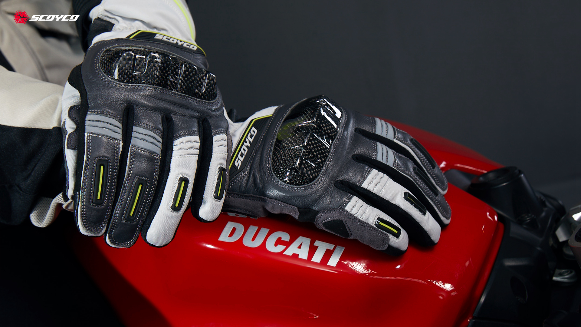 summer motorcycle gloves with touch screen