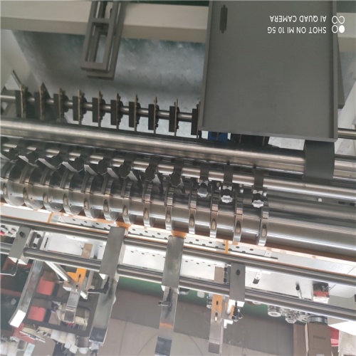 Automatic paper sloter partition machine