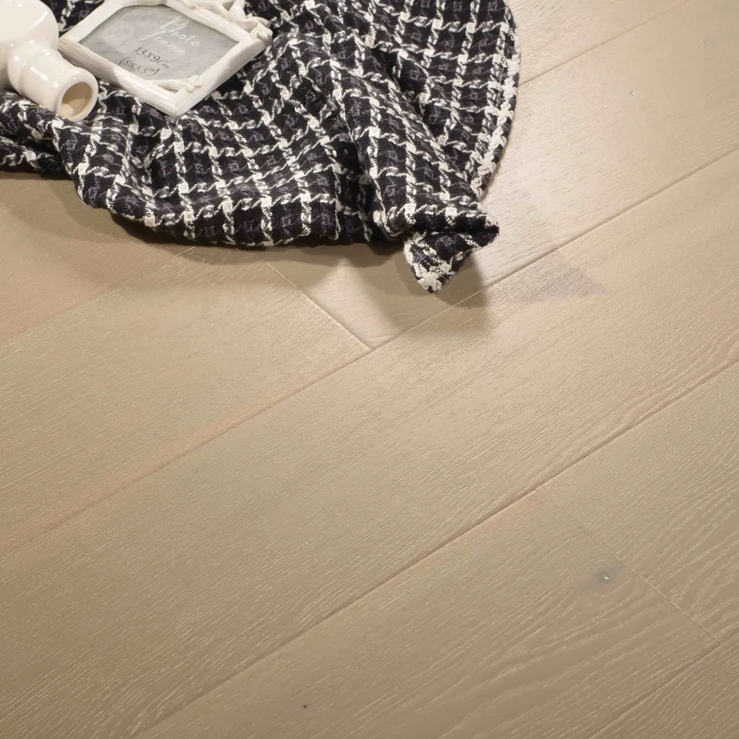 Piso de madera de parquet limpio y cómodo de madera de madera de roble