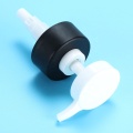 Meilleur prix 28 mm 32 mm 38 mm Dispensateur de pompe à lotion PP en plastique pour le salon de bouteille de shampooing