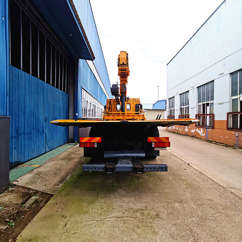 Dongfeng 8 -тонный боевой грузовик с краном