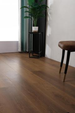 pavimenti in legno in laminato marrone scuro AC3 AC4