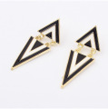 phóng đại thời trang men màu đen và trắng hình tam giác thả Hoa tai vàng mạ kẽm hợp kim stud tai cho phụ nữ bán buôn
