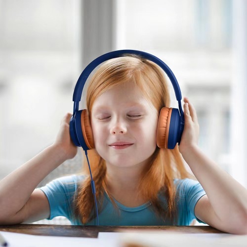 Barnens söta headset med mikrofonspeltrådskontroll för onlineklass