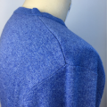 Suéter azul de cuello en V de mangas largas para hombres