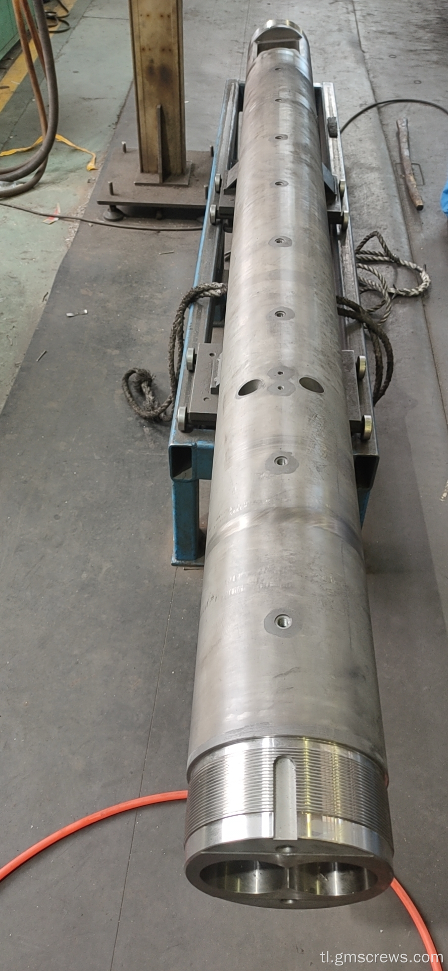 Twin bimetallic screw at bariles