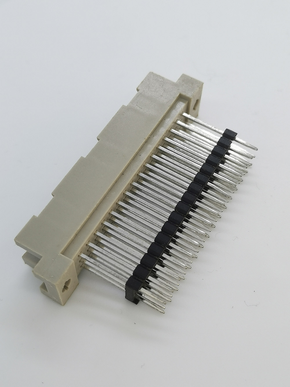 30 Pins Vertical Plug Type 0.33R DIN41612 Connectors