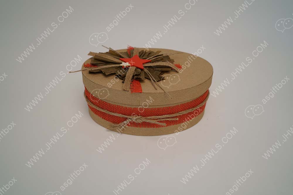 Oval gift box