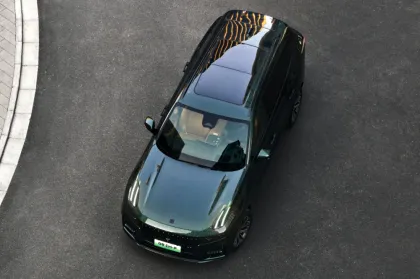 Medium and large SUV LYNK&CO 09