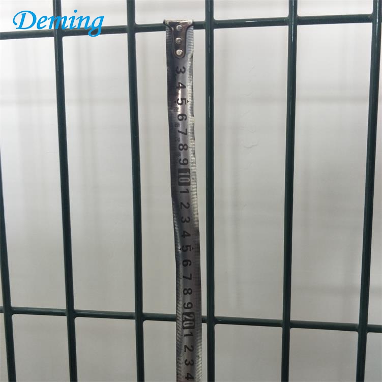 Factory PVC Coated Wire Mesh Fence with Square Post