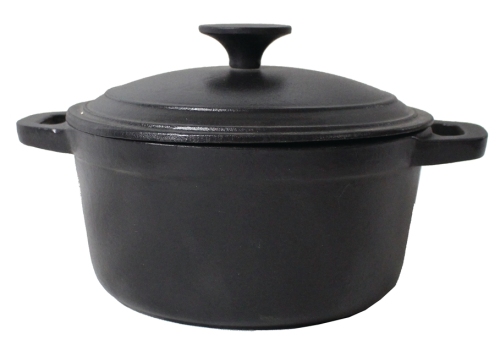 Cast iron kaserol dengan minyak sayuran