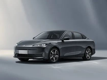 A Compact PHEV Sedan Changan Qiyuan A05