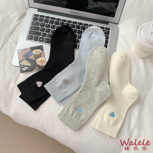 Pag-ibig ng puso na may burda ng mid-calf medyas