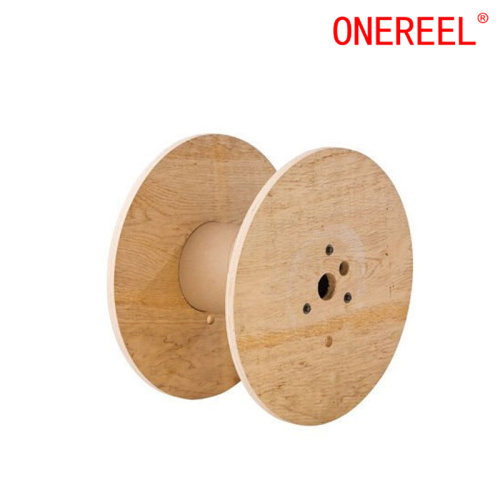 Grote houten draadspoel