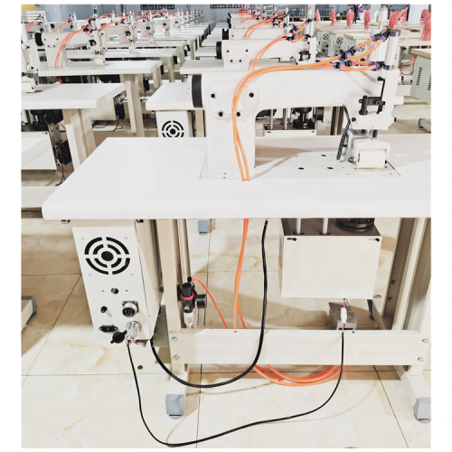 Máquina ultrassônica de costura para batas cirúrgicas