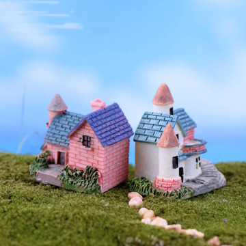 Miniature Houses: From Decorative to Playful Small House Collections