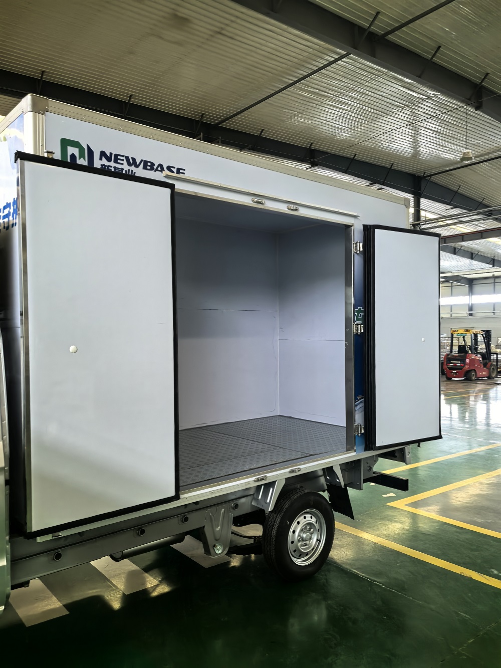 شاحنة مبردة كهربائية مدمجة للتوصيل الحضري للاتحاد الأوروبي