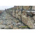 Gabion Box используется для защиты берега реки
