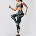 Conjunto de fitness con estampado de piel de serpiente