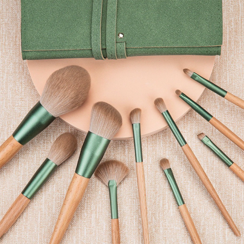 makeup brush with case