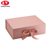 Caja de regalo plegable magnético de oro rosa con cinta