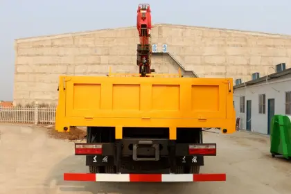 Dongfeng Truck Cargo With 7Tons Loader Crane