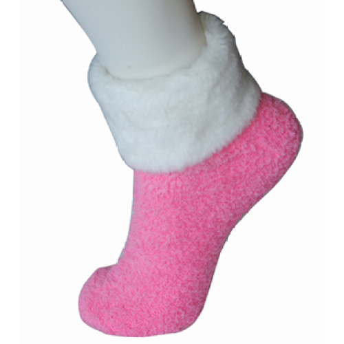 Plumy Ruffed Floor Socks