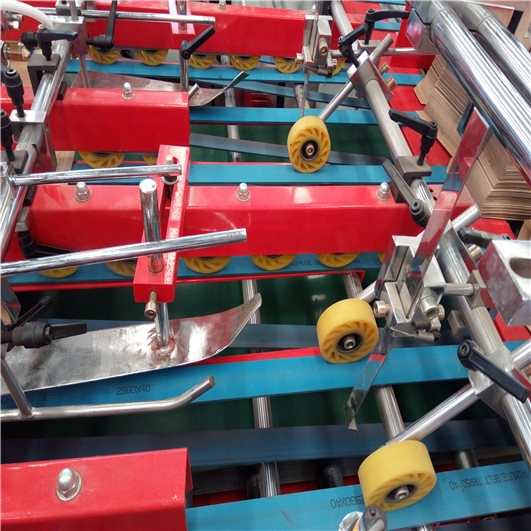 Semiautomatic carton folder gluer bottom lock machine
