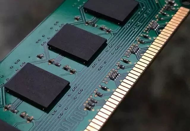 The golden finger of the memory bar eight years ago