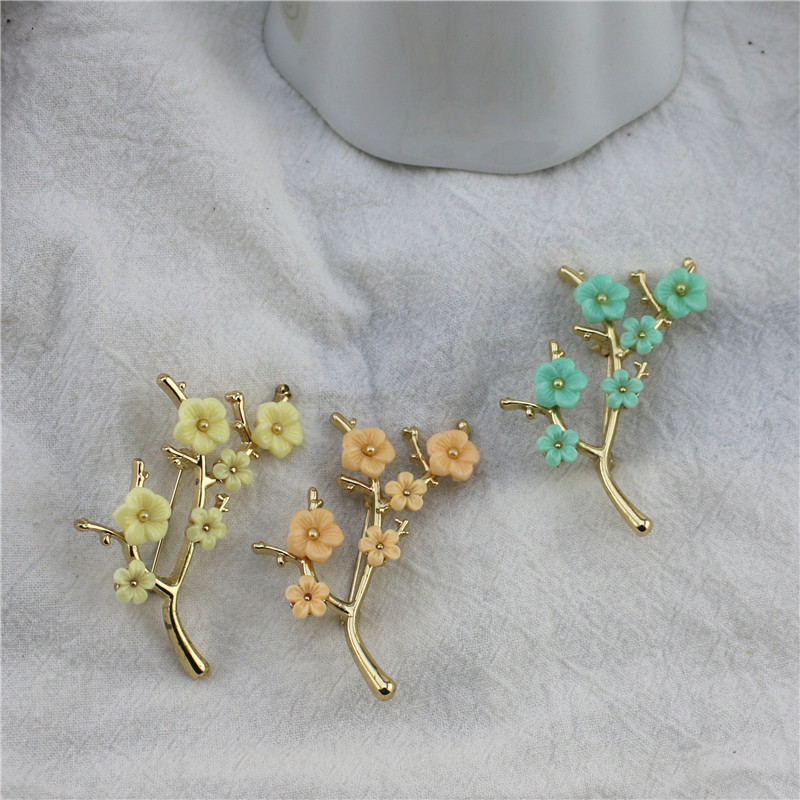 New European and American style autumn and winter beautiful fresh plum delicate fashion brooch female
